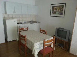 Apartments Buffet 2B