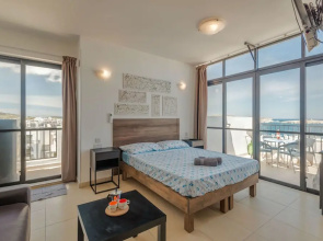 Getawaysmalta - Studio Penthouse With Seaview Terrace