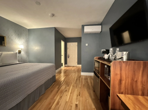 Demetree Hotel