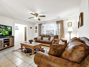 Rustic Charm - 1 mi to Downtown - Grill and Firepit