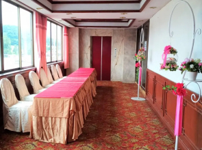 New Cathay Hotel (SHA Extra Plus)
