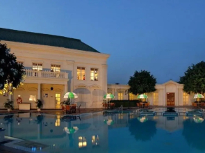 DLF Club 4