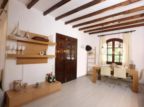 Villa Delta - 5 Bdrms, 2 min walk to Mamalouka, Blue Carpet