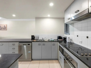 Bright 3-bedroom Beachside Stay With Pool & BBQ