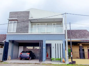 Villa Mangli Monochrome Syariah by eCommerceloka