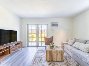 Sleek and Cozy Space 8Min to Ft Lauderdale Beaches!