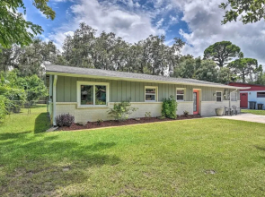 Dog-friendly Home w/ Gas Grill - Walk to Rose Bay!