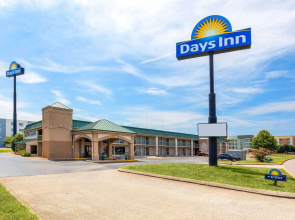 Days Inn by Wyndham Clarksville North
