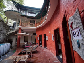 Guilin Crystal Crescent Moon Hotel