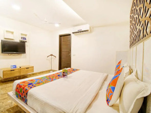 Fabhotel White Klove