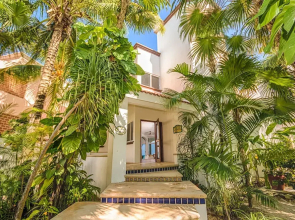 Beachfront W Private Staff in Gated Community