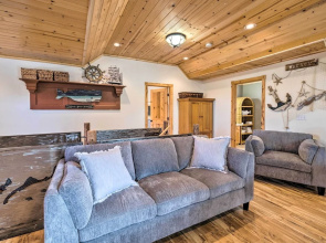 Rockaway Beach Hideaway w/ Hot Tub & Fireplace!