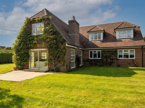 Secluded Rural Retreat Close to Beach - Sleeps 12