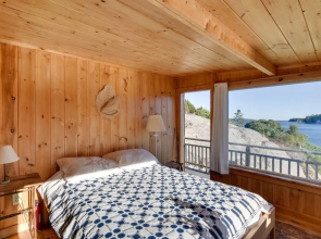 Oceanfront Cottage w/ Deck 2 Mi to Boothbay Harbor