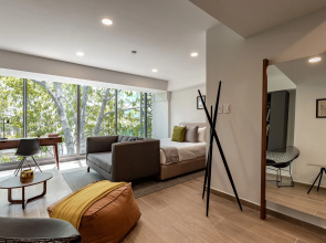 Casai Roma 1 BR Artist s Suite