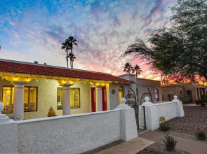 Heated Pool, Spa, & Garage! Near Kierland, shopping, dinning, & Scottsdale Quarter by RedAwning