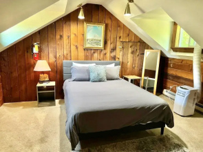 Rockwell Retreat 4 Bedroom Home by NW Comfy Cabins by RedAwning