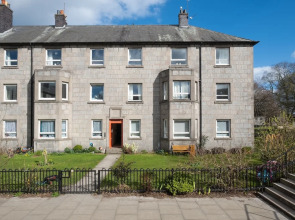 Novelty Suites - Powis Circle