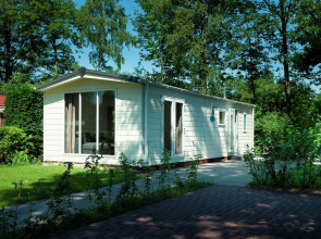 Comfortable chalet with a garden, at nature reserve