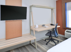 Holiday Inn Express & Suites Brighton South - US 23 by IHG
