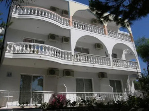 Pefkos Garden