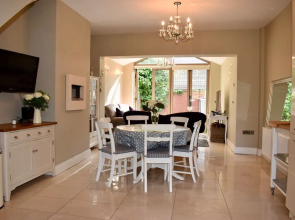Modern 2 Bedroom House in Secure Neighbourhood