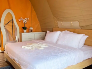 Floating Home in Reef Resort Unit 13