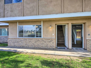 Comfy Bakersfield Townhome - Fire Pit & Patio