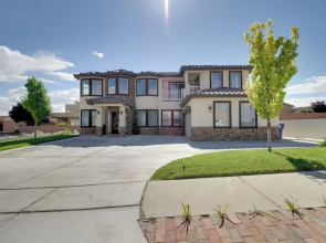3 Mi to Rio Grande: Albuquerque Home w/ Balcony