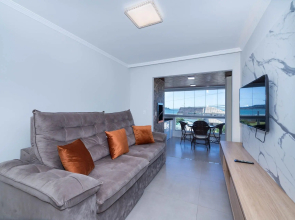102IB - Lindo apartamento 2 quartos com Vista ao Mar, para até 5 pessoas na avenida principal de Bombas - Bombinhas/SC