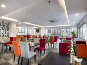 Maple Leaf Hotel & Apartment