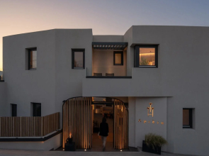 Apikia Santorini Suites - Adults Only