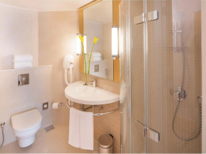 Отель ibis One Central Hotel