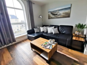 Sunrise View 2 Bed Apartment Sleeps 4 Spa Bath