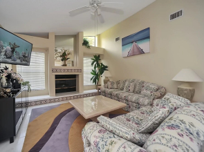 Palm Bay Delight, Large Grass Yard, 20 Minutes To The Beach 3 Bedroom Home