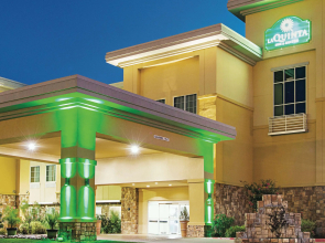 La Quinta Inn & Suites by Wyndham Ft. Worth - Forest Hill TX