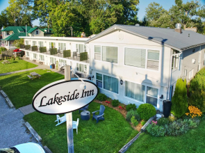 Lakeside Inn
