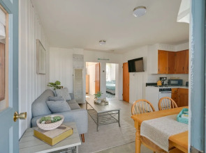 Cozy Hampton Vacation Rental, Walk to Beach!