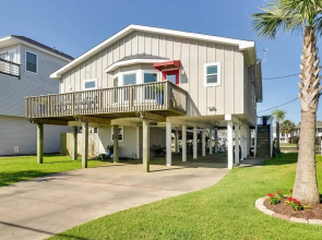 < 1 Mi to Ocean: Water-view Home in Jamaica Beach