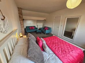 Apartmentsleeps4-marketquarter-wifi-parking