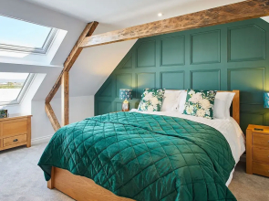 Host Stay Finch House