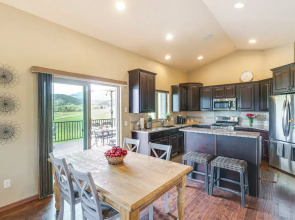 Spearfish Retreat w/ Fireplace + Mountain Views!