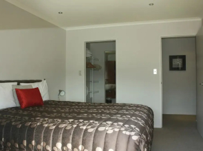 The Reef Beachfront Apartments
