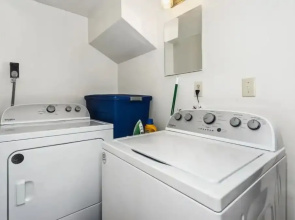 Near Downtown Beach House Apt