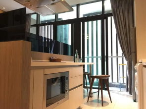 Modern Downtown Oasis Aloha Suite