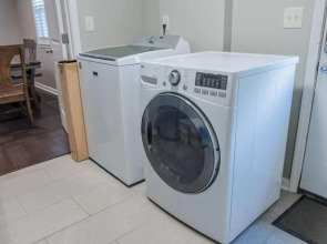 New 4 Bedroom House for Downtown Travelers!!!