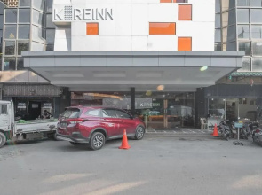 RedDoorz Plus near Harbour Bay Mall Batam