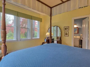 The Grove-The Inn on Harlee