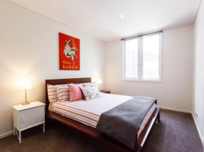 NAOMI, 2BDR South Melbourne Apartment