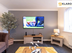 LONG STAYS 25pct OFF - Spacious 4Bed - BT Sports-Parking By Klarok Short Lets & Serviced Accommodation